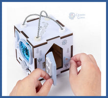 Carregar imagem no visualizador da galeria, Cubo Sensorial Educacional Em Madeira Com Alças - Azul
